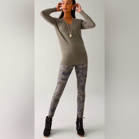 White House Black Market Pants - White House black market Camo-Print Runway Leggings
